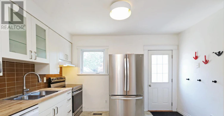 21 Curzon Street, Toronto, ON, M4M 3B3 - 12