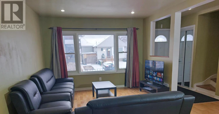 98 Westbourne Avenue, Toronto, ON, M1L 2Y5 - 2