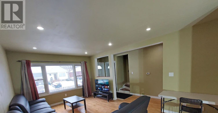 98 Westbourne Avenue, Toronto, ON, M1L 2Y5 - 3