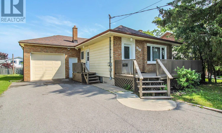 938 Parkhill Road W