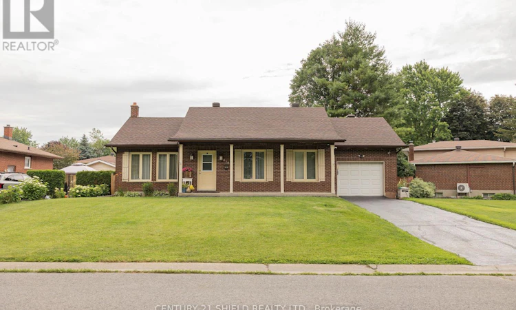 610 Dundas Crescent