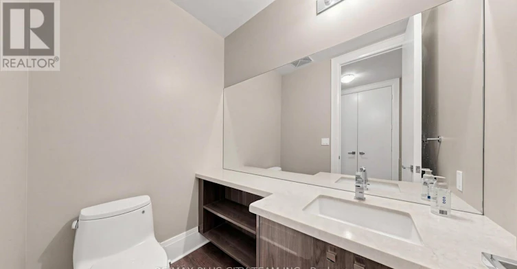 TH122-29 Queens Quay E, Toronto, ON, M5E 0A5 - 11