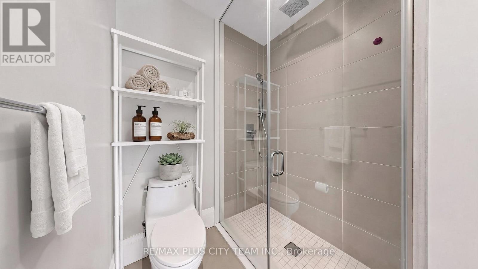 TH122-29 Queens Quay E, Toronto, ON, M5E 0A5 - 17