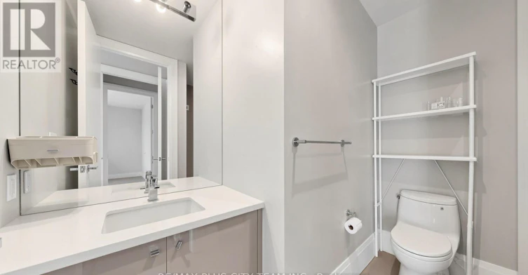TH122-29 Queens Quay E, Toronto, ON, M5E 0A5 - 25