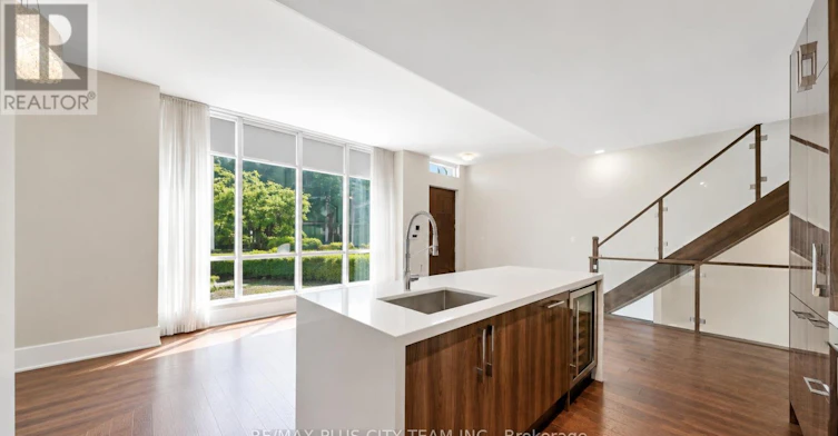 TH122-29 Queens Quay E, Toronto, ON, M5E 0A5 - 8