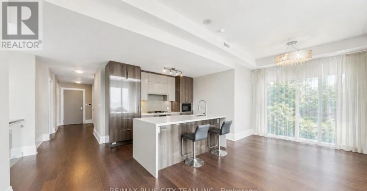 TH122-29 Queens Quay E, Toronto, ON, M5E 0A5 - 5