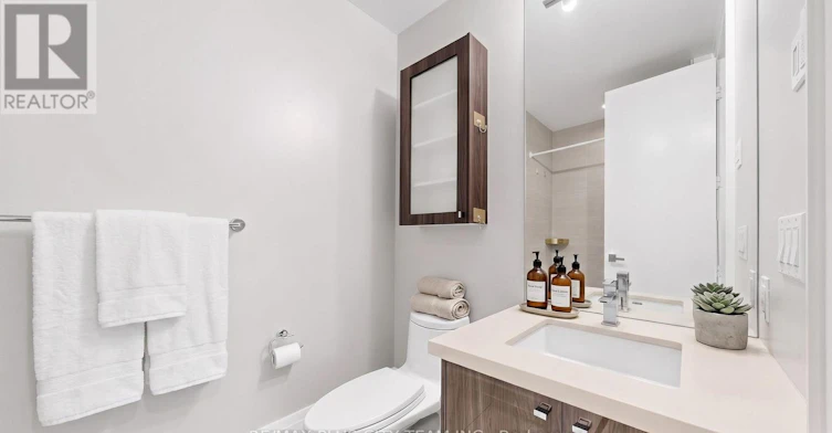 TH122-29 Queens Quay E, Toronto, ON, M5E 0A5 - 11