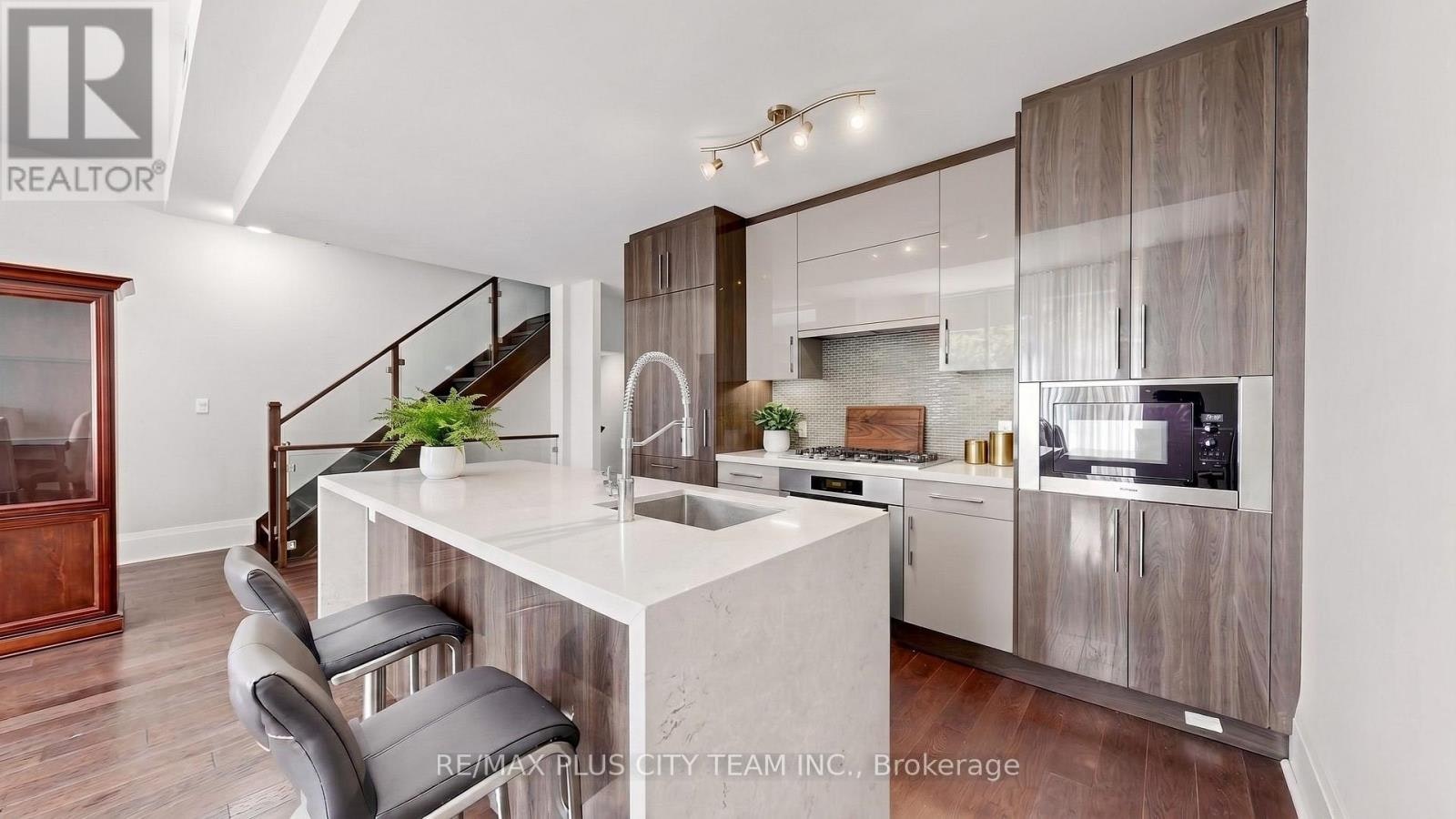 TH122-29 Queens Quay E, Toronto, ON, M5E 0A5 - 4