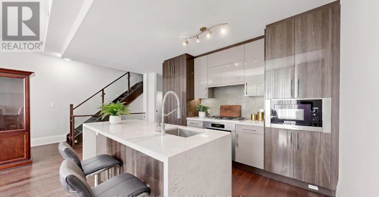 TH122-29 Queens Quay E, Toronto, ON, M5E 0A5 - 4