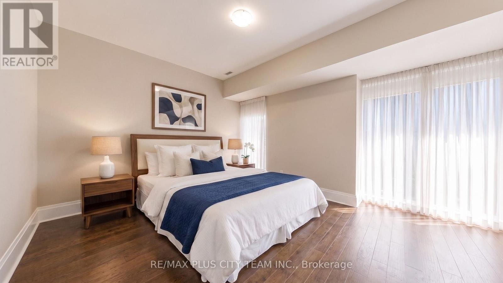 TH122-29 Queens Quay E, Toronto, ON, M5E 0A5 - 9