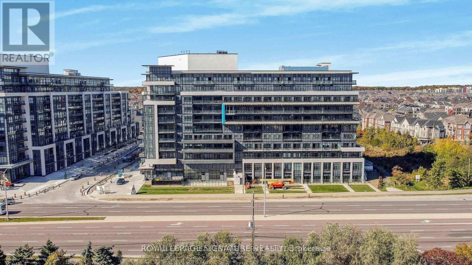 820-395 Dundas Street, Oakville, ON, L6M 4M2
