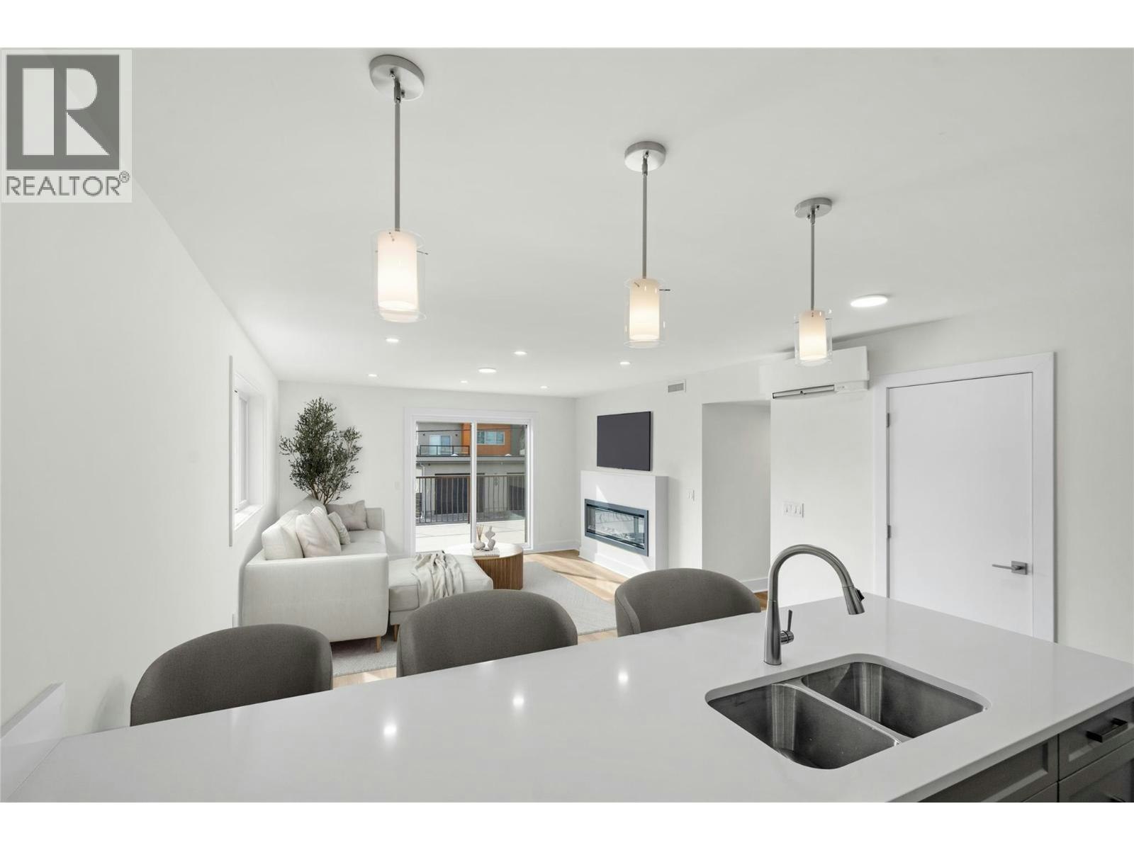 203-578 Lakeshore Drive, Penticton, BC, V2A 1B9 - 6