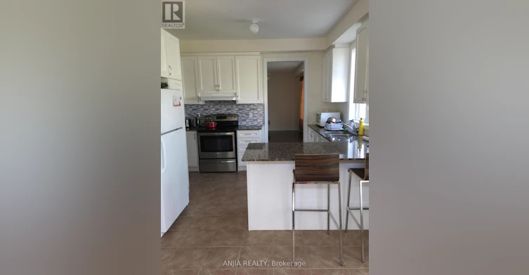 23 Bishop's Gate, Markham, ON, L6C 0T8 - 2