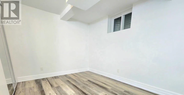 BSMT-764 Gorham Street, Newmarket, ON, L3Y 1L6 - 12