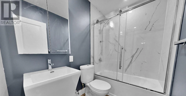 8-4 Superior Avenue, Toronto, ON, M8V 2M4 - 17