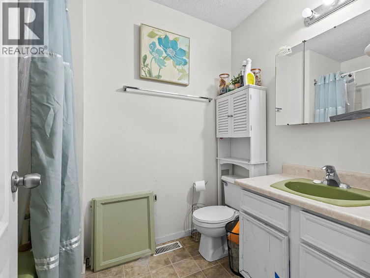 3374 Mcmillan Road, West Kelowna, BC, V4T 1H1 - 14
