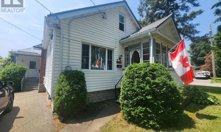 10 Oak Street