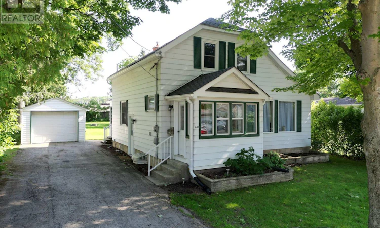 621 11th Street W