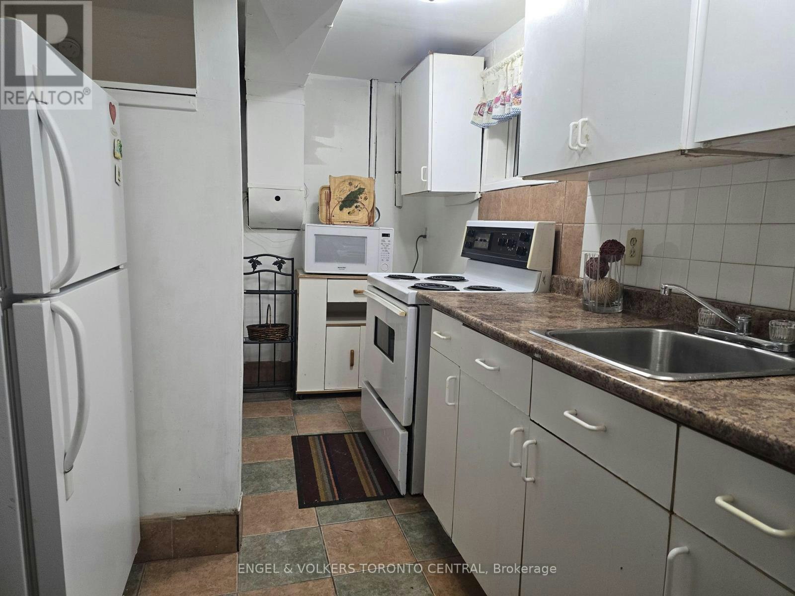 BSMT-9 Shademaster Court, Toronto, ON, M1B 1Y5 - 14