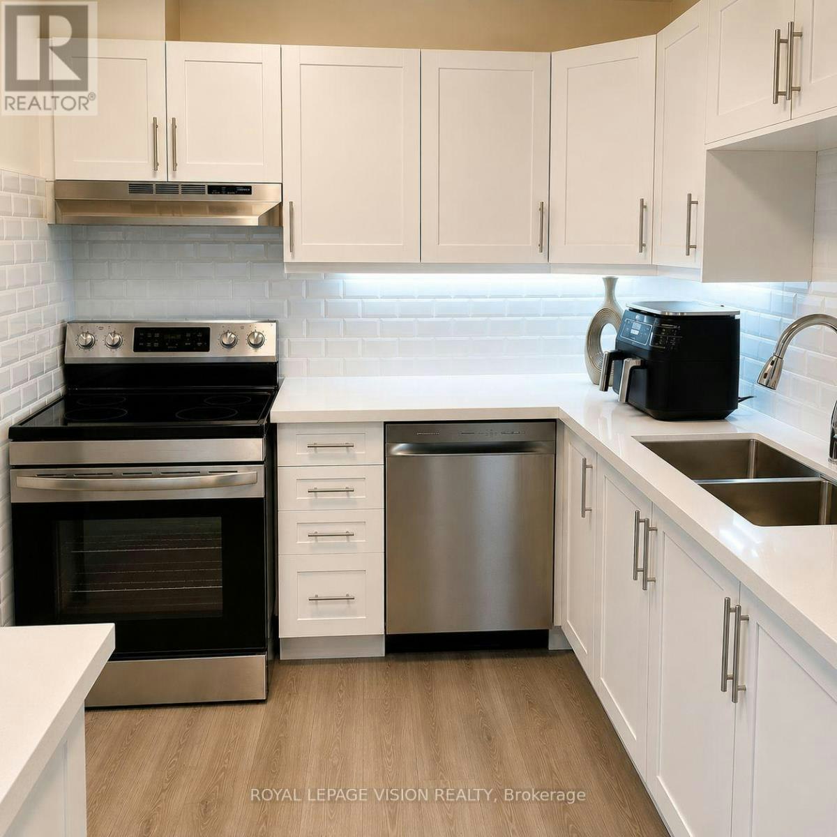 205-895 Kennedy Road, Toronto, ON, M1K 2E9 - 3
