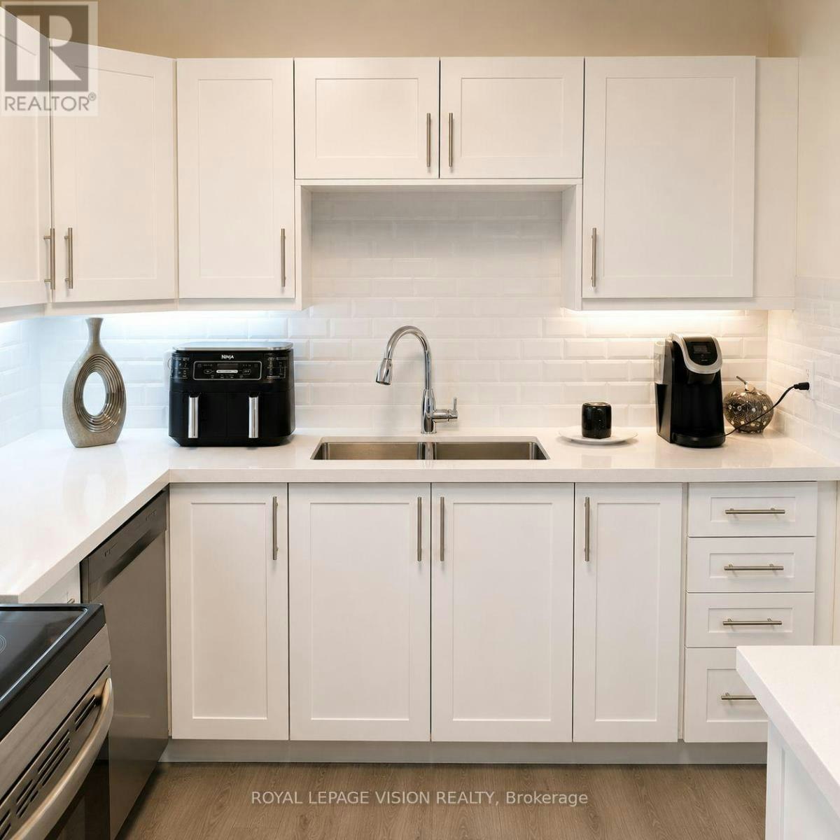205-895 Kennedy Road, Toronto, ON, M1K 2E9