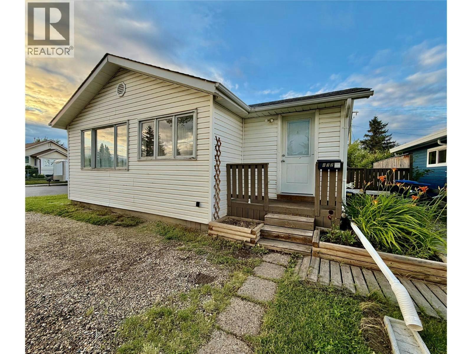 832 106 Avenue, Dawson Creek, BC, V1G 2N4