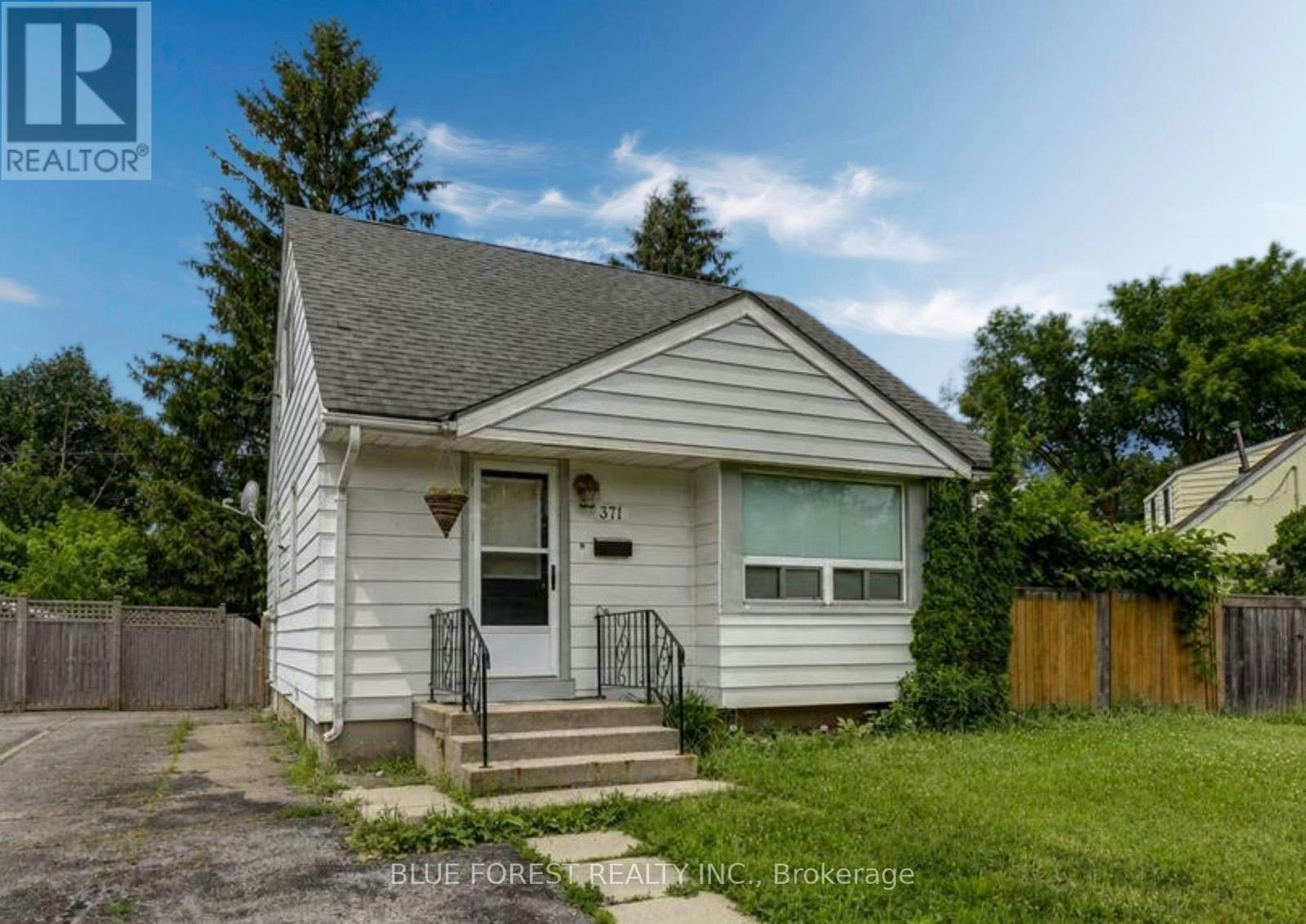371 Flanders Row, London, ON, N5Y 1C3