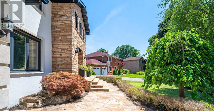 1298 Bunsden Avenue, Mississauga, ON, L5H 3T9 - 2
