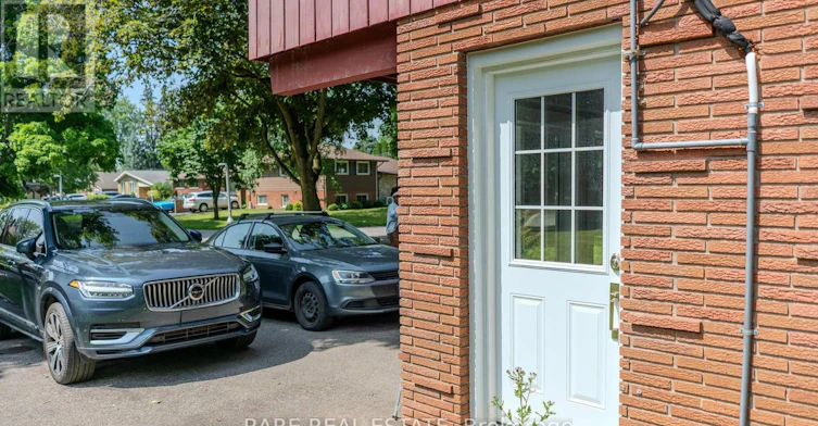 3-7 Plazaway Street, Welland, ON, L3C 4J6 - 2