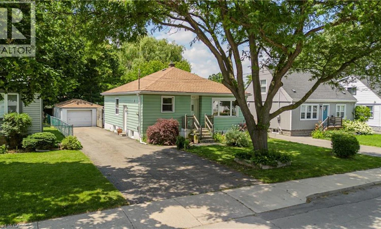 456 42nd Street EAST
