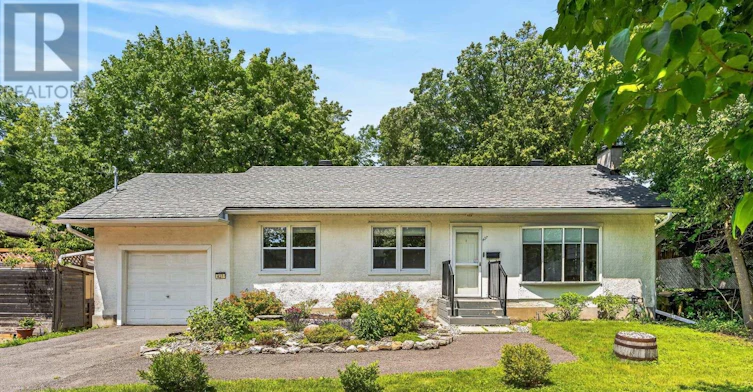 427 Pleasant Park Road, Ottawa, ON, K1H 5M9