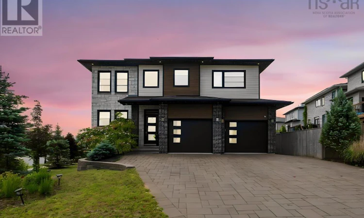 4 Crownridge Drive