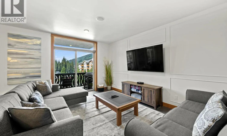 201-3270 Village Way