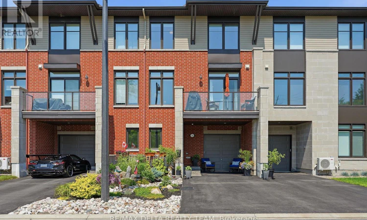 782 Cap Diamant Way