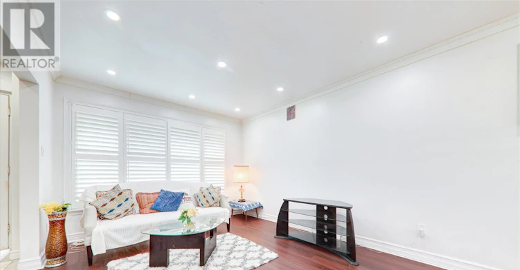 50 Chestnut Crescent, Toronto, ON, M1L 1Y5 - 6