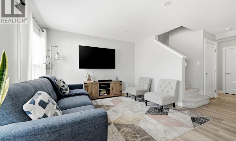 4789 Mutrie Crescent