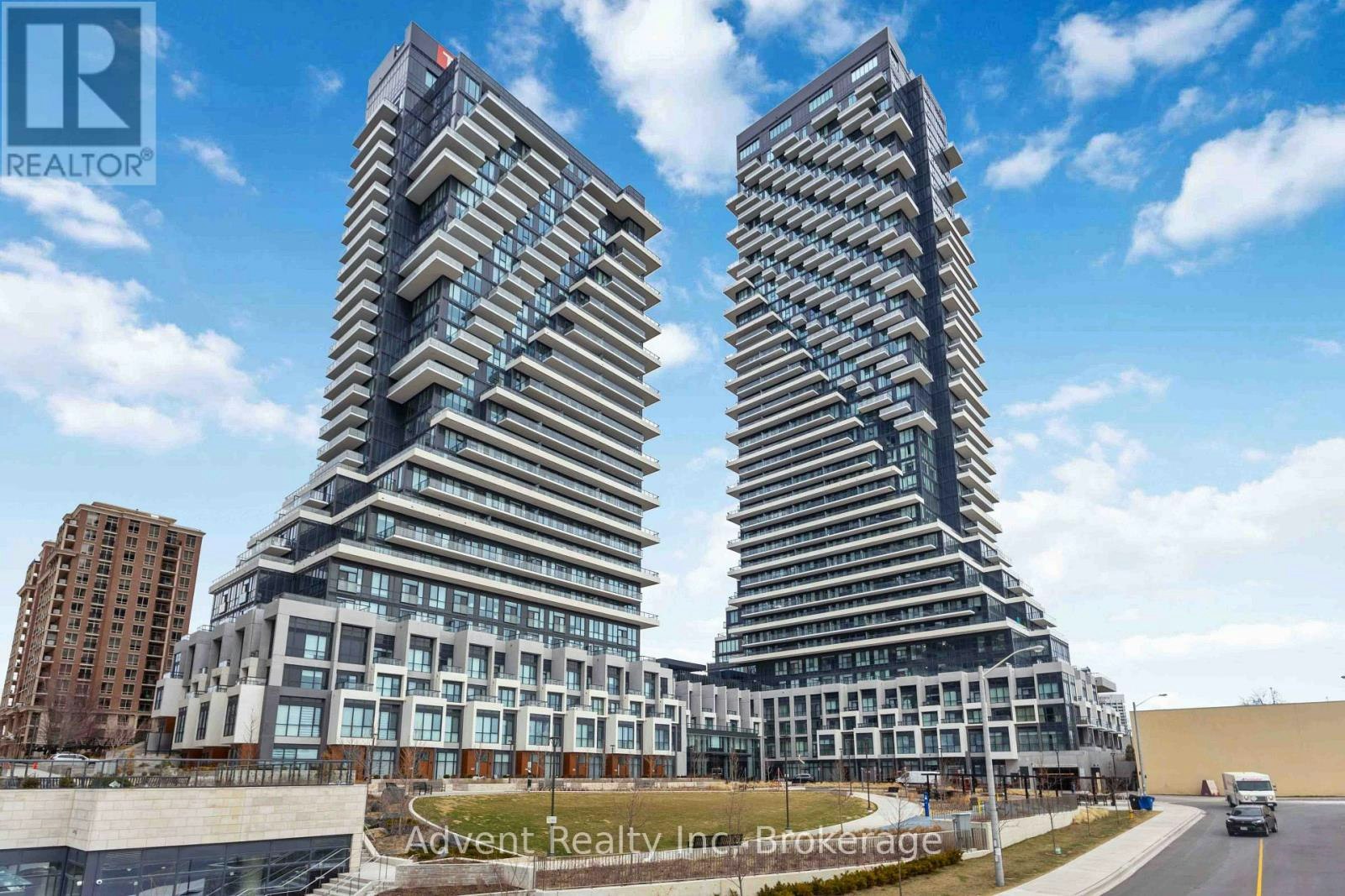 518-30 Inn ON The Park Drive, Toronto, ON, M3C 0P7