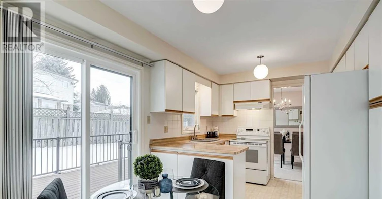 MAIN-128 Adam Place, Newmarket, ON, L3Y 8C4 - 2