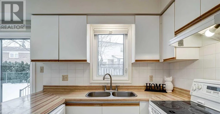 MAIN-128 Adam Place, Newmarket, ON, L3Y 8C4 - 4