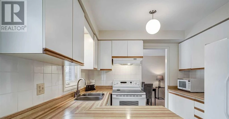 MAIN-128 Adam Place, Newmarket, ON, L3Y 8C4 - 3