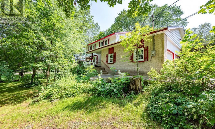 775 Pinegrove Crescent