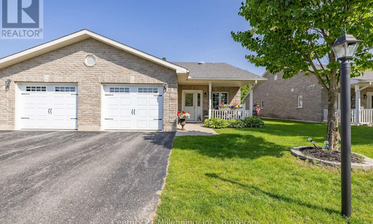 16 Clover Crescent