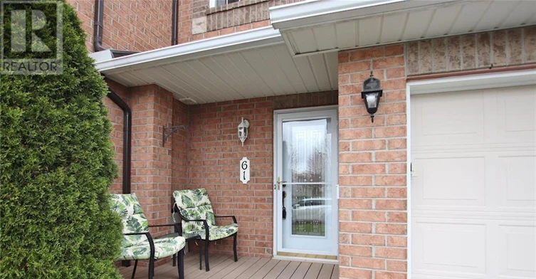 61 Scampton Drive, Ottawa, ON, K2W 1E7 - 2