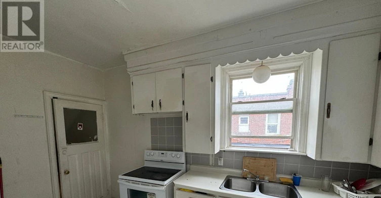 ROOM-2 Second Floor 745 Barton Street E, Hamilton, ON, L8L 3A9 - 2