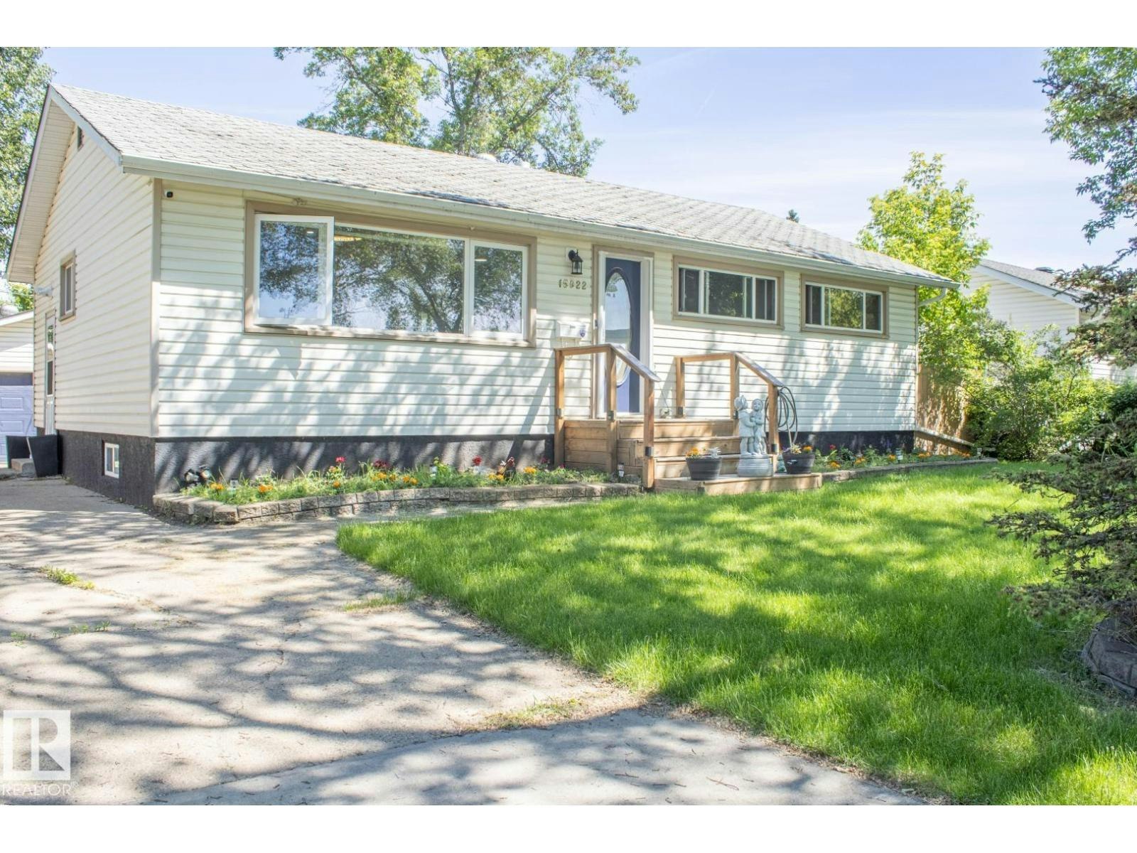 15922 92 Avenue NW, Edmonton, AB, T5R 5C6