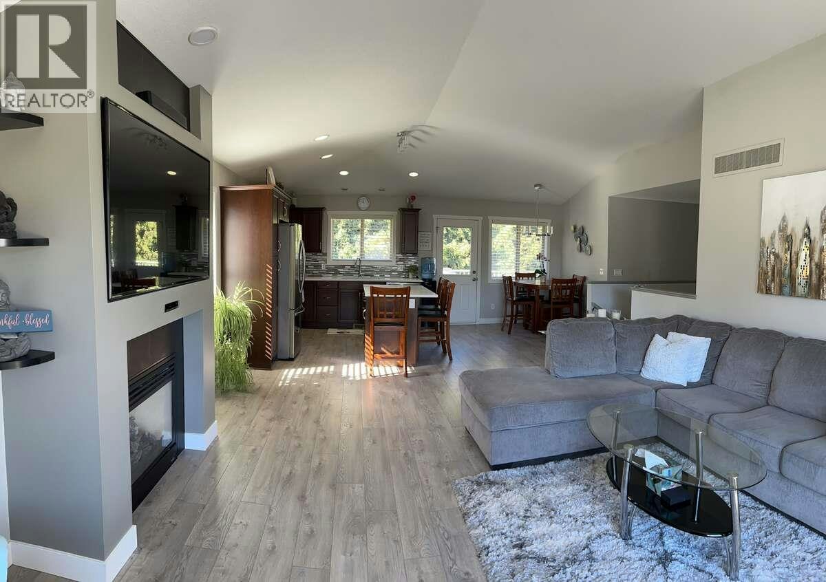 2906 Bentley Road, West Kelowna, BC, V4T 3B3