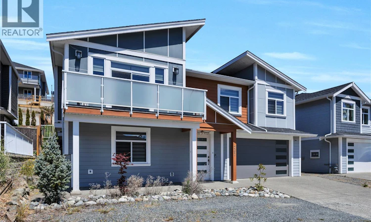 267 Golden Oaks Crescent