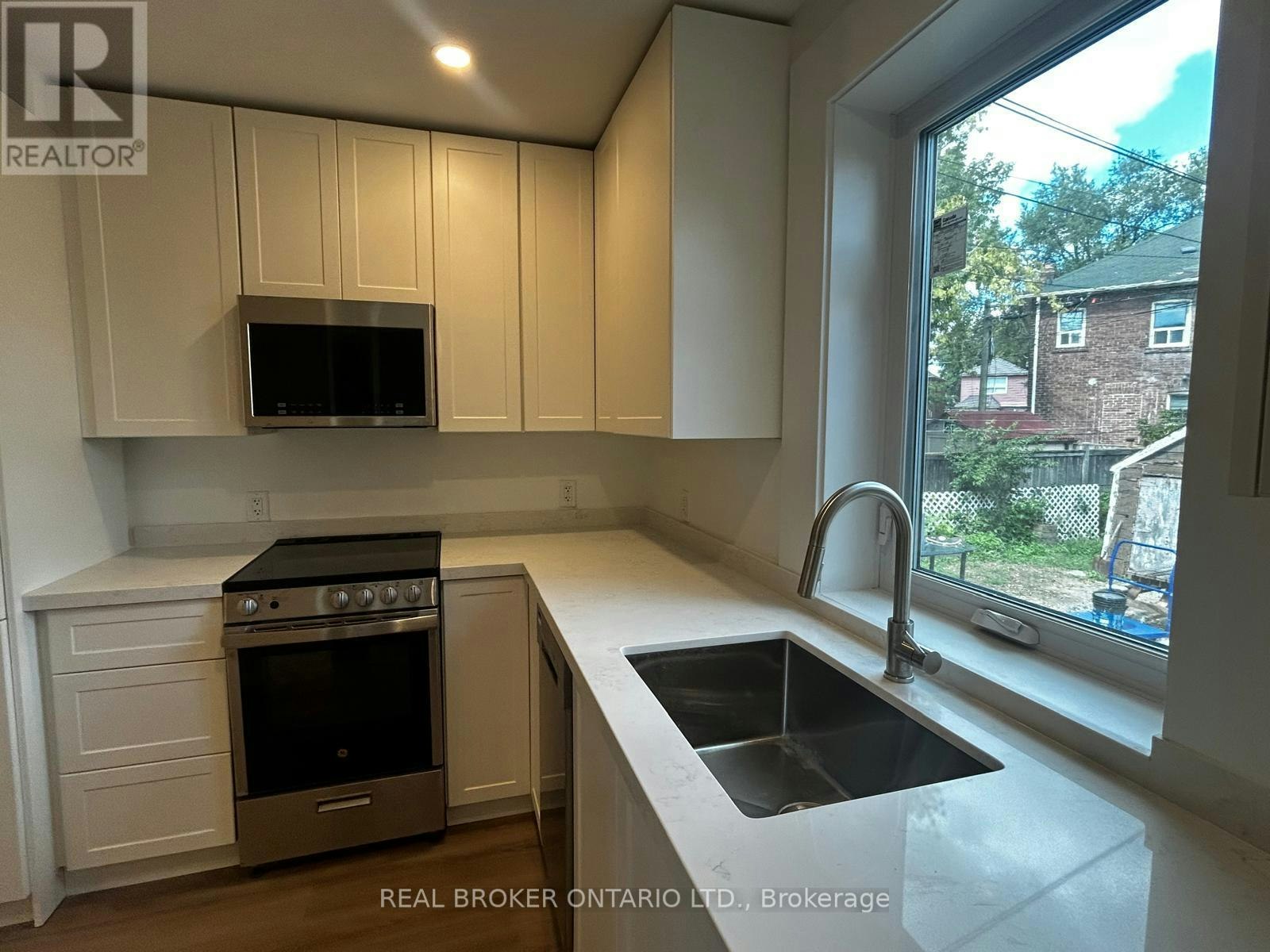 2-659 Vaughan Road, Toronto, ON, M6E 2Y4 - 16