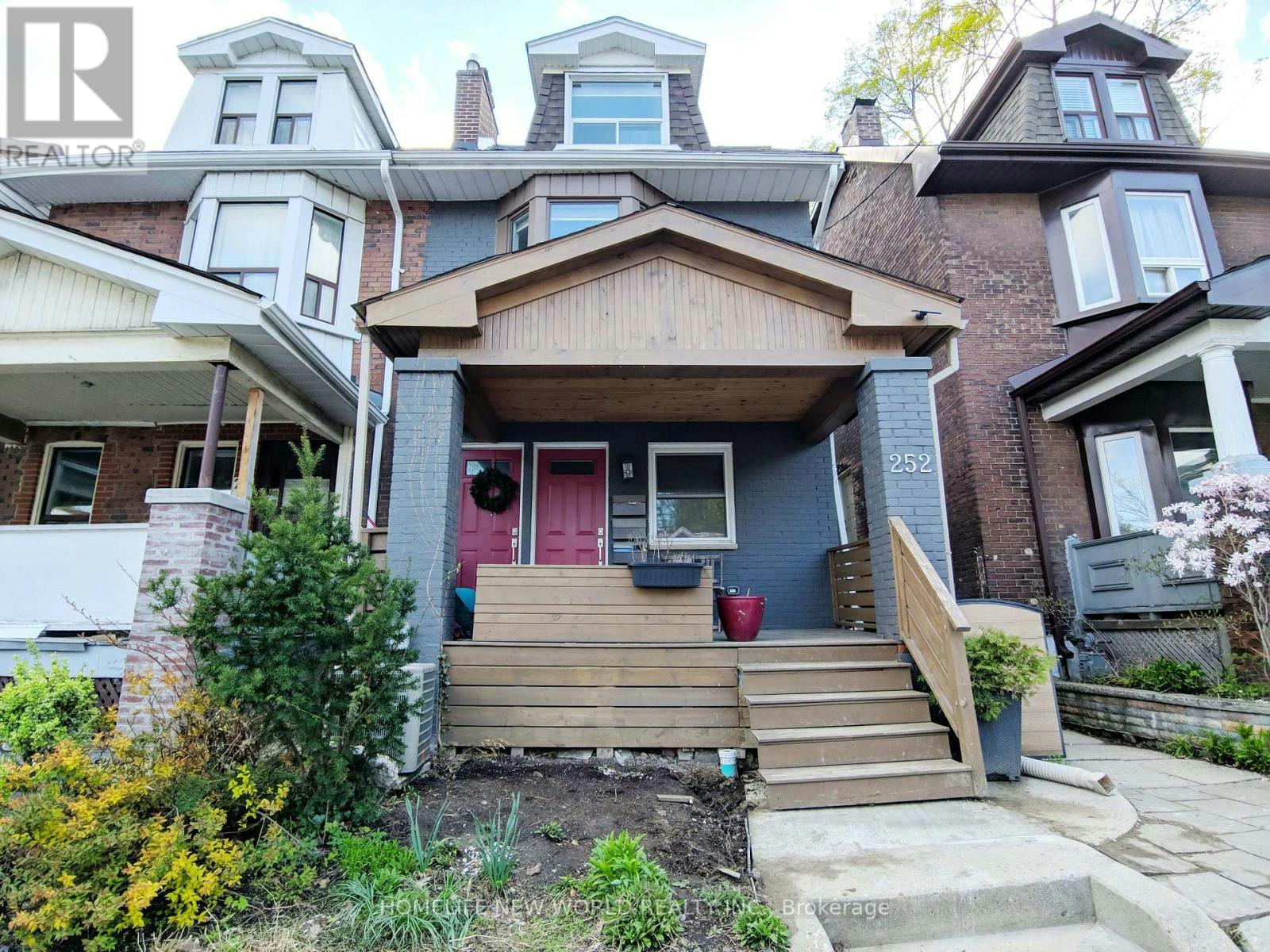1-252 Greenwood Avenue, Toronto, ON, M4L 2R3