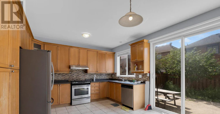 16 Raccoon Street, Brampton, ON, L6S 6L4 - 12
